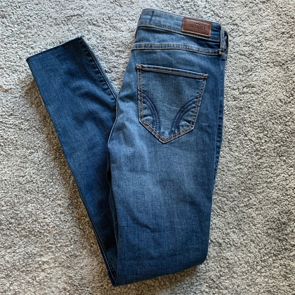 Hollister High-Rise Super Skinny Jeans - Picture 2 of 8